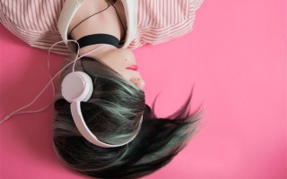 天天戴耳机的注意了！医生建议遵循三个“60”原则