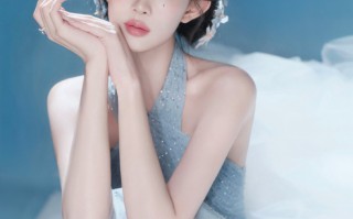 孟子义一袭碎冰蓝，美得令人屏息