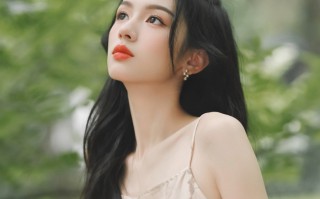 周也露背裙，清冷少女🍃
