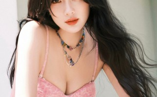 孟子义：红粉女郎，这颜值确实出众