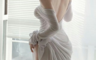 私房之韵：白裙勾勒的柔美与魅惑