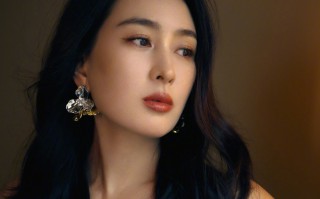 马苏黑衣妆造，优雅柔美
