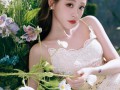 祝绪丹蕾丝吊带碎花裙，清新优雅