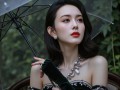 黑鹅绒礼服高贵典雅美女