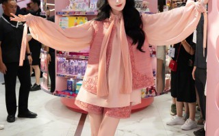 范冰冰粉嫩丝绸装难掩冷艳气场，这双逆天玉腿我给满分