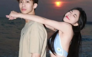 海边情侣10个拍照姿势美炸啦，周末甜蜜走起！