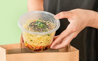 吃外卖注意了！温度超65℃ 塑料盒会释放有害物质