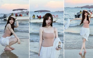 裸粉吊带配白短裤，海边拍照这7个姿势直接出片
