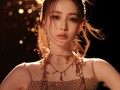 徐璐鎏金礼服，化身暗夜女神
