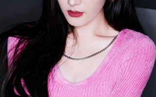 迪丽热巴粉色魅力惊艳写真，明媚丽质，楚楚动人！