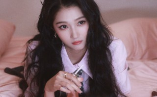 关晓彤，粉衬衫小白袜 ​​​