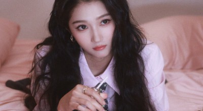 关晓彤，粉衬衫小白袜 ​​​