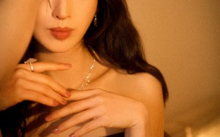 张俪黑色长裙大长腿浪漫精致