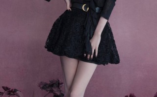 宋祖儿优雅气质，大秀美腿