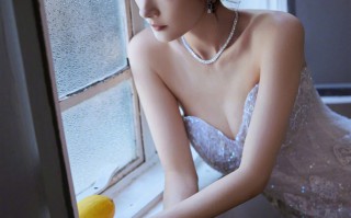 杨幂最新白色蕾丝长裙妆造大片