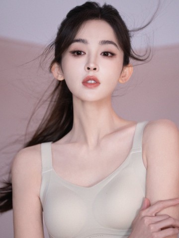 古丽娜扎最新物料， 都市丽人新春宣传片