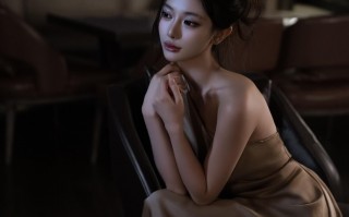 入夜贵气感千金风美女写真