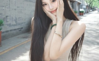 灰墙青瓦间，胡同里光影里的少女诗篇