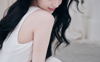 王楚然白裙写真，好柔美的姐姐