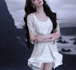 迪丽热巴，白裙礁石大片