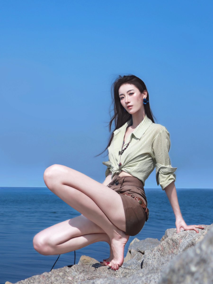 海边拍照摆姿指南：让你的大长腿成为焦点-第3张图片-风享汇