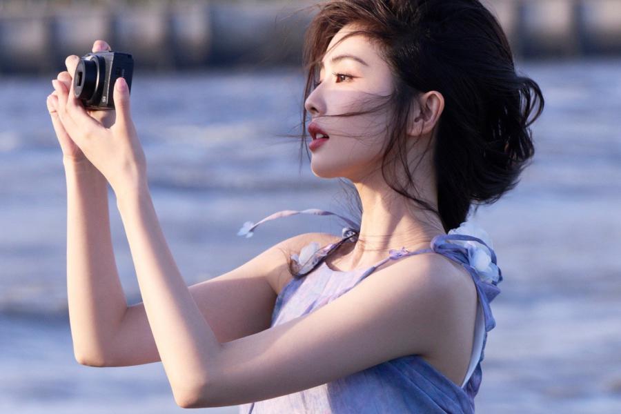 白鹿海边紫色吊带裙大片-第2张图片-风享汇