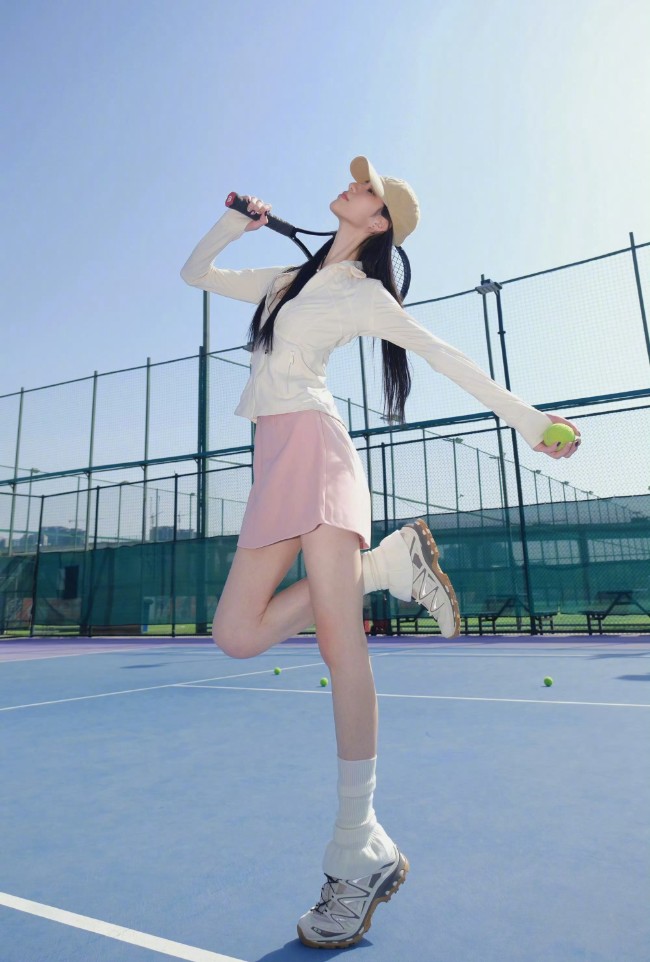 网球少女9个高光拍照姿势,青春活力拉满-第3张图片-风享汇 网球少女9个高光拍照姿势,青春活力拉满-第3张图片-风享汇