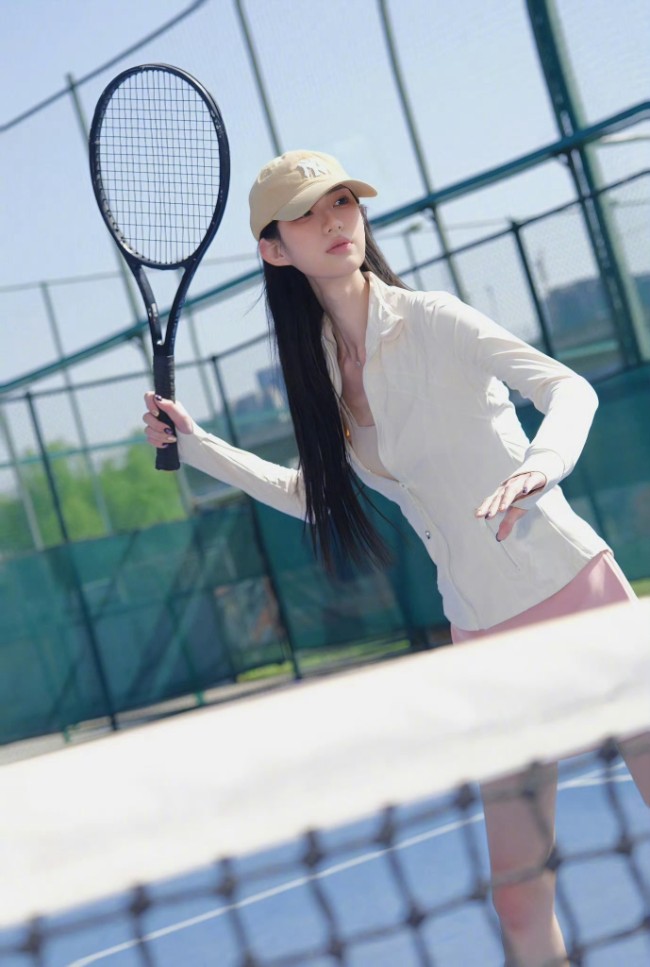 网球少女9个高光拍照姿势,青春活力拉满-第5张图片-风享汇 网球少女9个高光拍照姿势,青春活力拉满-第5张图片-风享汇
