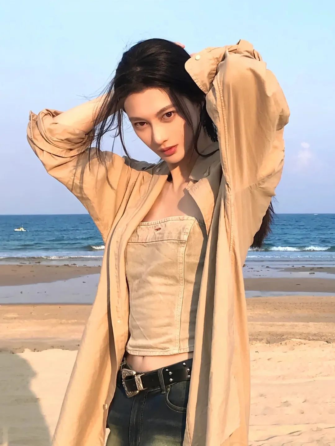 海岛拍照姿势指南:定格专属你的浪漫风情-第2张图片-风享汇 海岛拍照姿势指南:定格专属你的浪漫风情-第2张图片-风享汇