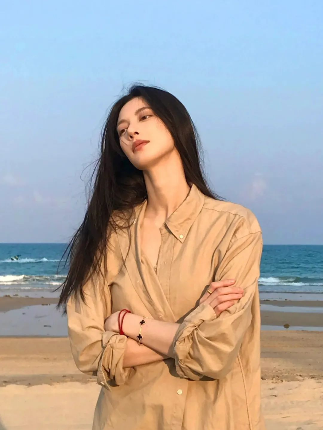 海岛拍照姿势指南:定格专属你的浪漫风情-第5张图片-风享汇 海岛拍照姿势指南:定格专属你的浪漫风情-第5张图片-风享汇