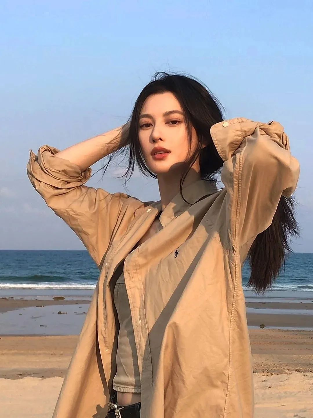 海岛拍照姿势指南:定格专属你的浪漫风情-第8张图片-风享汇 海岛拍照姿势指南:定格专属你的浪漫风情-第8张图片-风享汇
