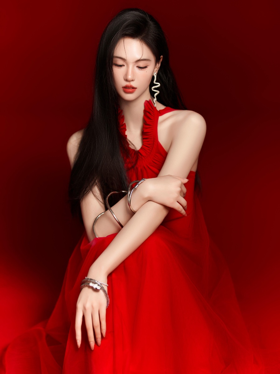 穿红吊带的女孩，天生自带C位光环 ​​​-第4张图片-风享汇