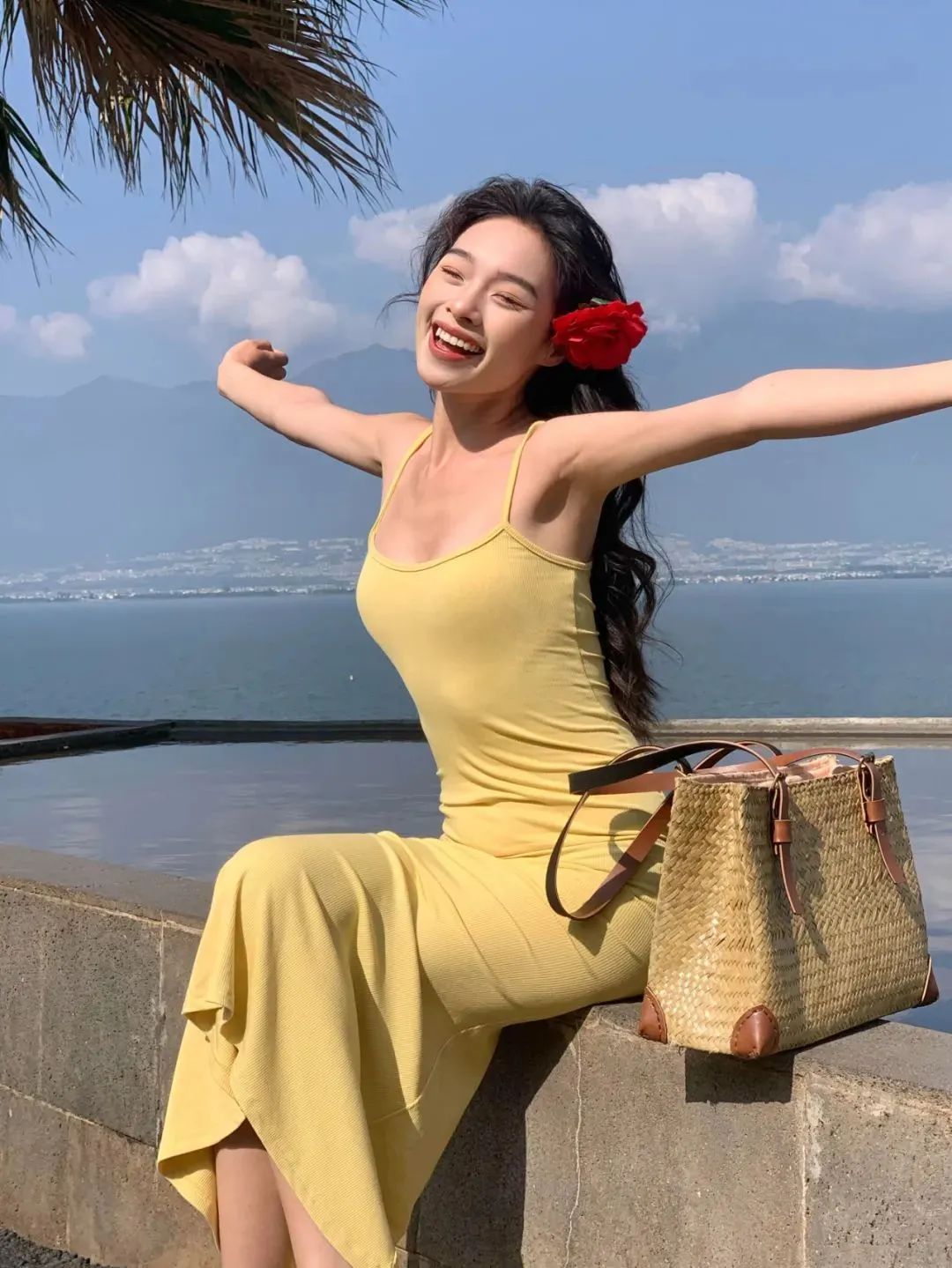 9 个夏日拍照姿势,轻松拿捏氛围感,美到冒泡啦!-第2张图片-风享汇 9 个夏日拍照姿势,轻松拿捏氛围感,美到冒泡啦!-第2张图片-风享汇