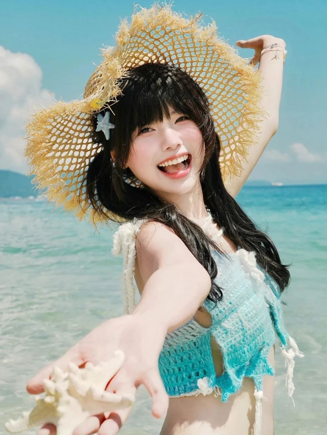 夏日海边拍照!6个简单姿势轻松拍出氛围感大片-第2张图片-风享汇 夏日海边拍照!6个简单姿势轻松拍出氛围感大片-第2张图片-风享汇