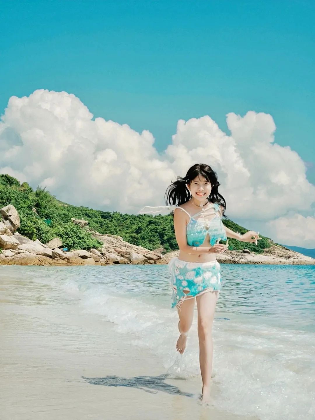 夏日海边拍照!6个简单姿势轻松拍出氛围感大片-第6张图片-风享汇 夏日海边拍照!6个简单姿势轻松拍出氛围感大片-第6张图片-风享汇