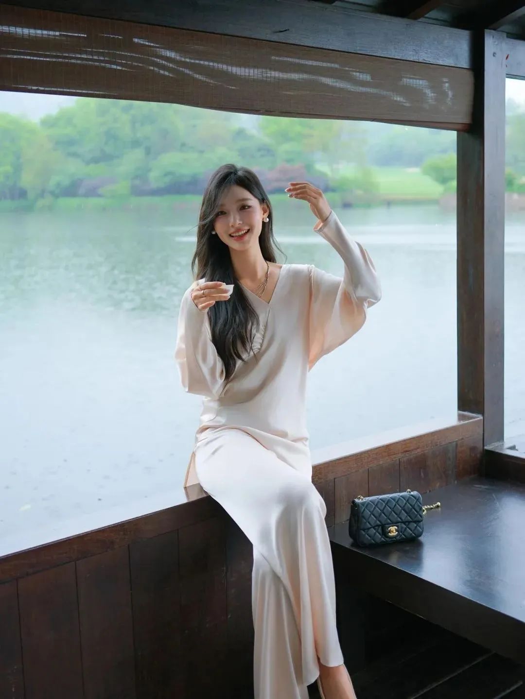 8个姿势,让你镜头前秒变自信小仙女-第5张图片-风享汇 8个姿势,让你镜头前秒变自信小仙女-第5张图片-风享汇