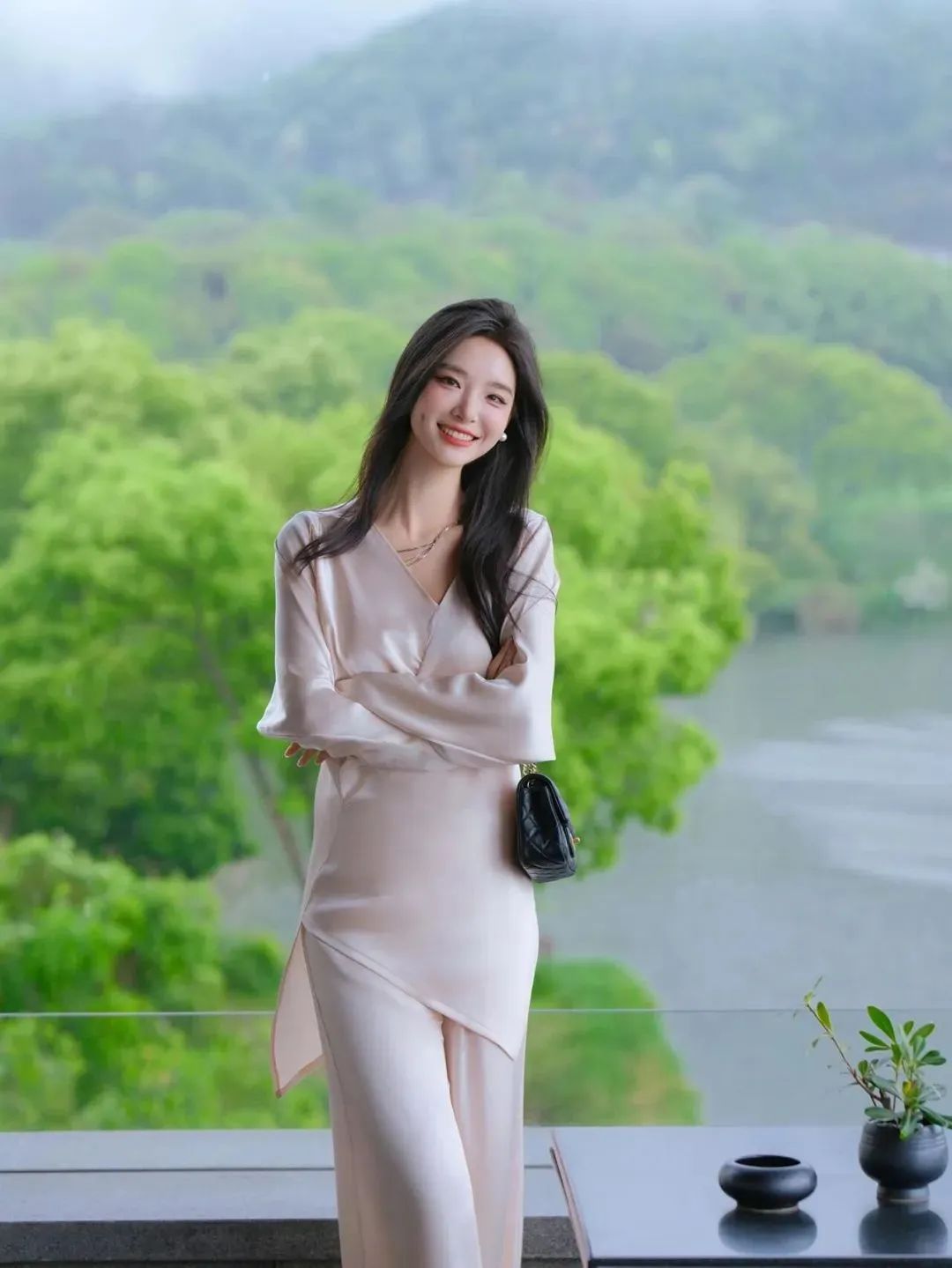 8个姿势,让你镜头前秒变自信小仙女-第2张图片-风享汇 8个姿势,让你镜头前秒变自信小仙女-第2张图片-风享汇