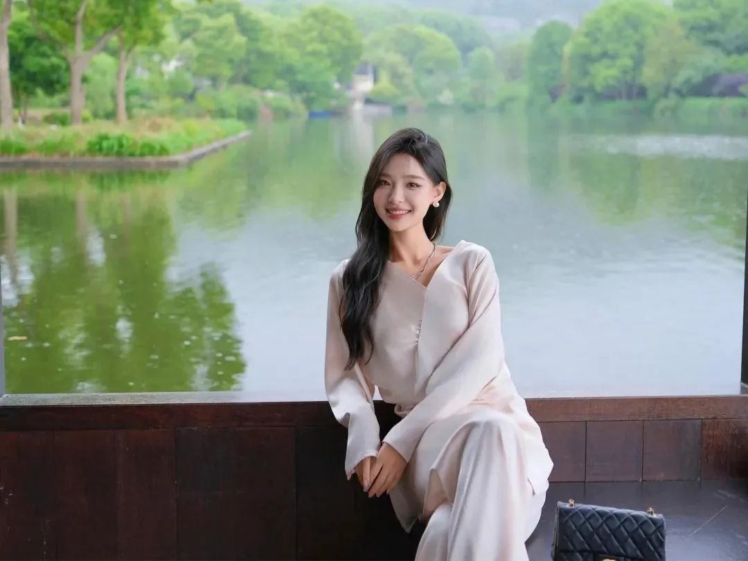 8个姿势,让你镜头前秒变自信小仙女-第9张图片-风享汇 8个姿势,让你镜头前秒变自信小仙女-第9张图片-风享汇