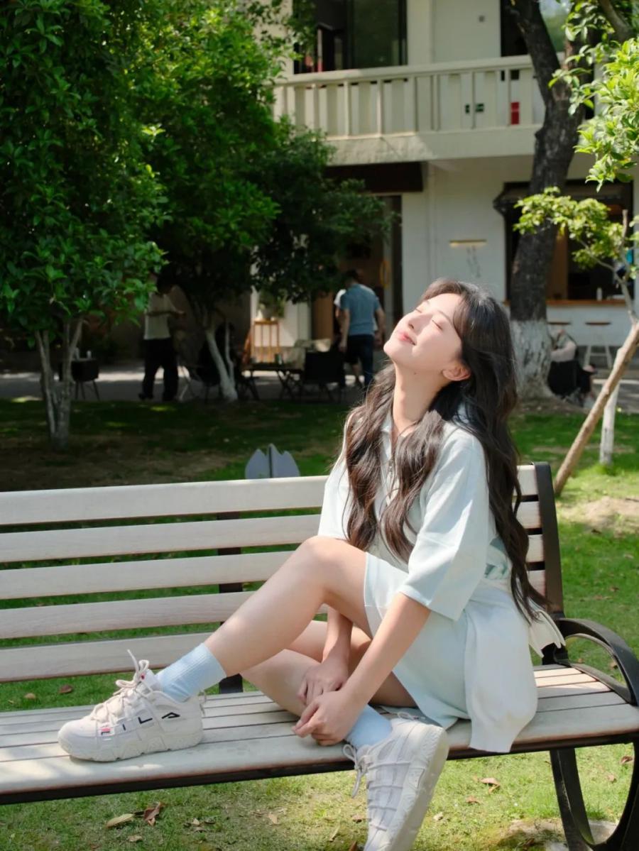 夏日街头10个青春感爆棚的姿势,轻松拍出元气大片!-第5张图片-风享汇 夏日街头10个青春感爆棚的姿势,轻松拍出元气大片!-第5张图片-风享汇