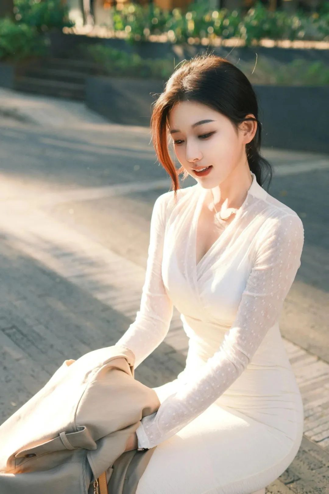 夏日穿裙子拍照，这6个动作气质漂亮显温柔-第4张图片-风享汇