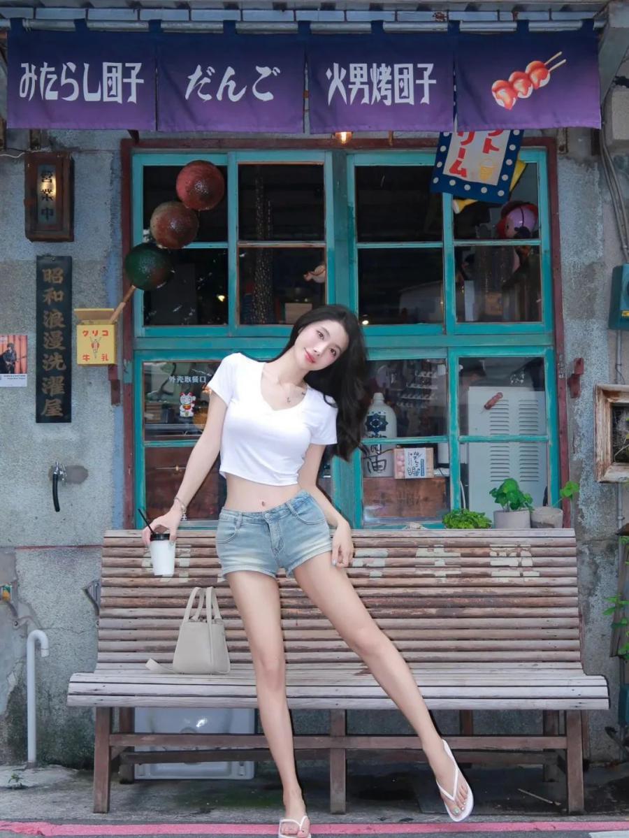 街边拍照姿势大放送,秒变松弛感氛围美人-第5张图片-风享汇 街边拍照姿势大放送,秒变松弛感氛围美人-第5张图片-风享汇