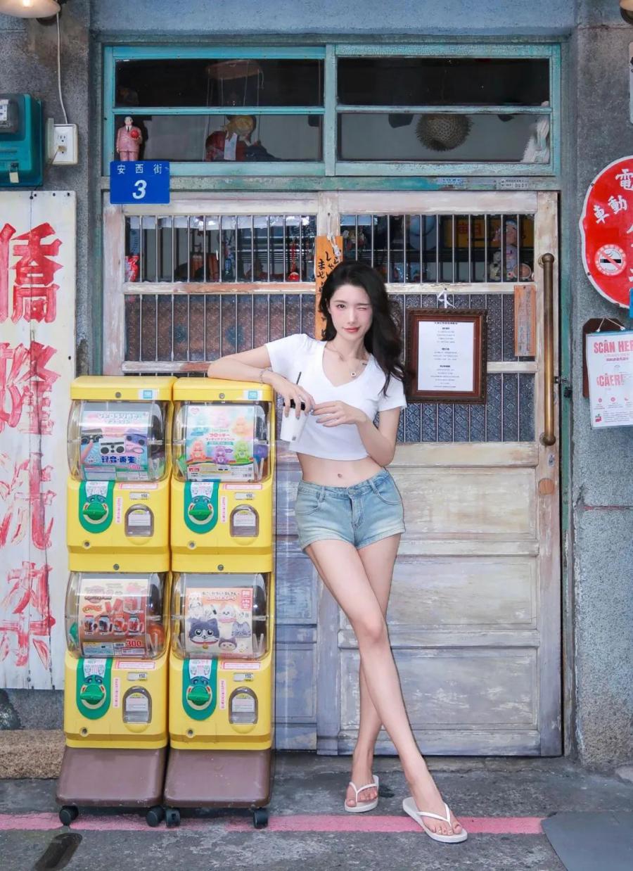 街边拍照姿势大放送,秒变松弛感氛围美人-第7张图片-风享汇 街边拍照姿势大放送,秒变松弛感氛围美人-第7张图片-风享汇