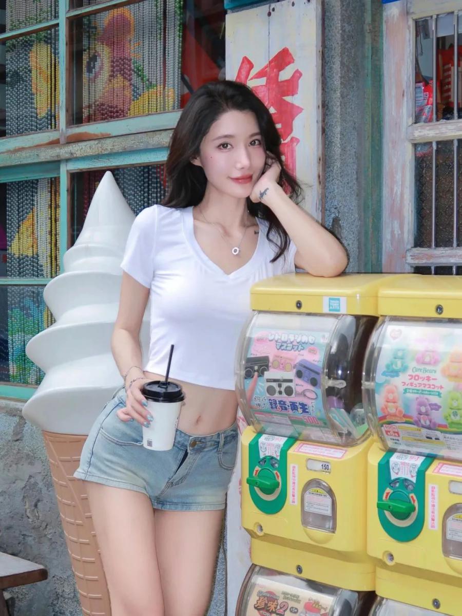 街边拍照姿势大放送,秒变松弛感氛围美人-第6张图片-风享汇 街边拍照姿势大放送,秒变松弛感氛围美人-第6张图片-风享汇