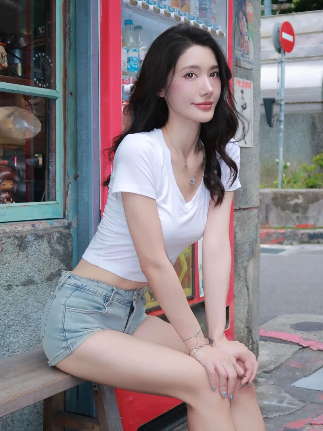 街边拍照姿势大放送,秒变松弛感氛围美人-第10张图片-风享汇 街边拍照姿势大放送,秒变松弛感氛围美人-第10张图片-风享汇