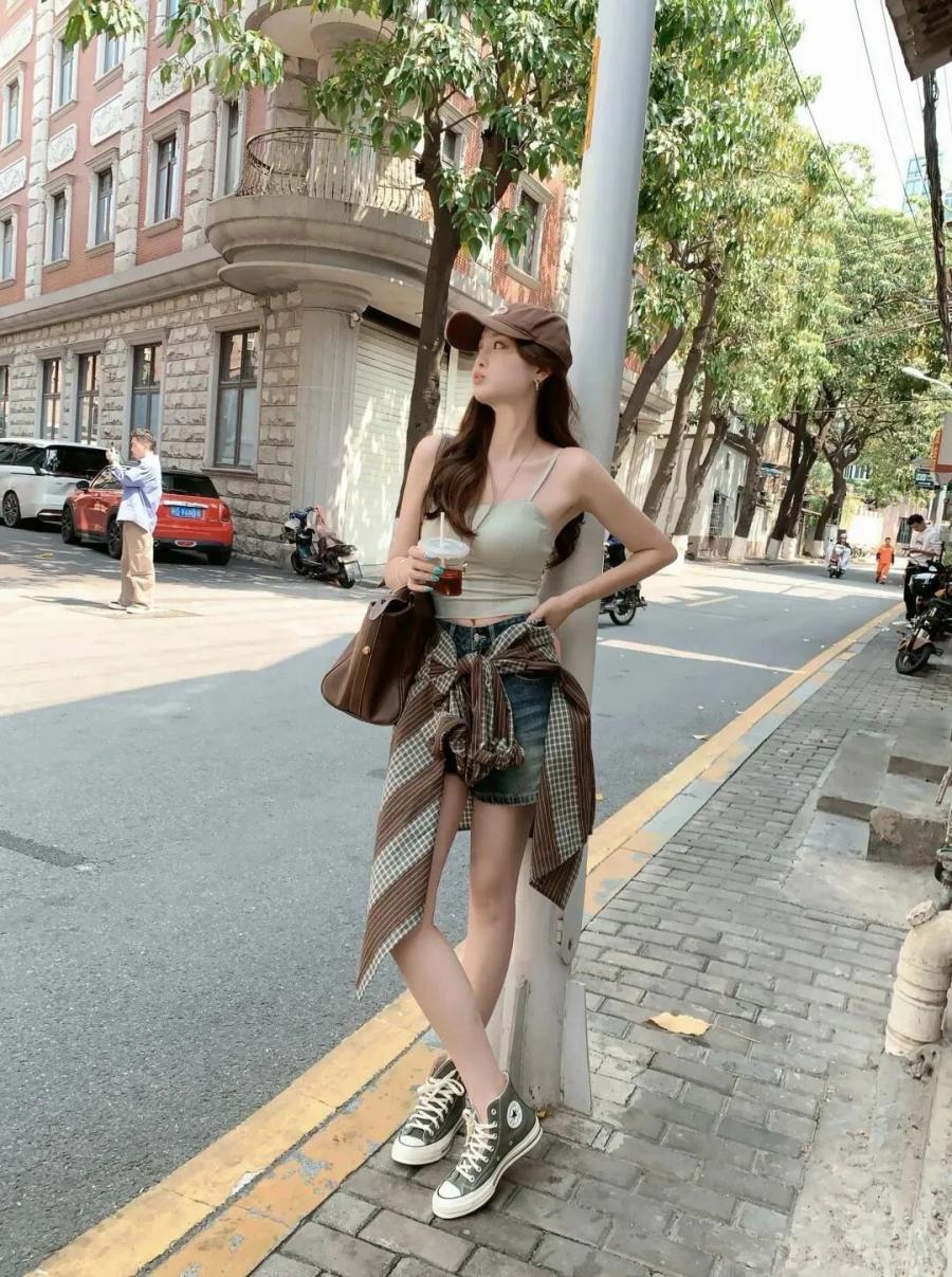 街边拍照姿势学起来,可爱俏皮范儿又上镜!-第2张图片-风享汇 街边拍照姿势学起来,可爱俏皮范儿又上镜!-第2张图片-风享汇