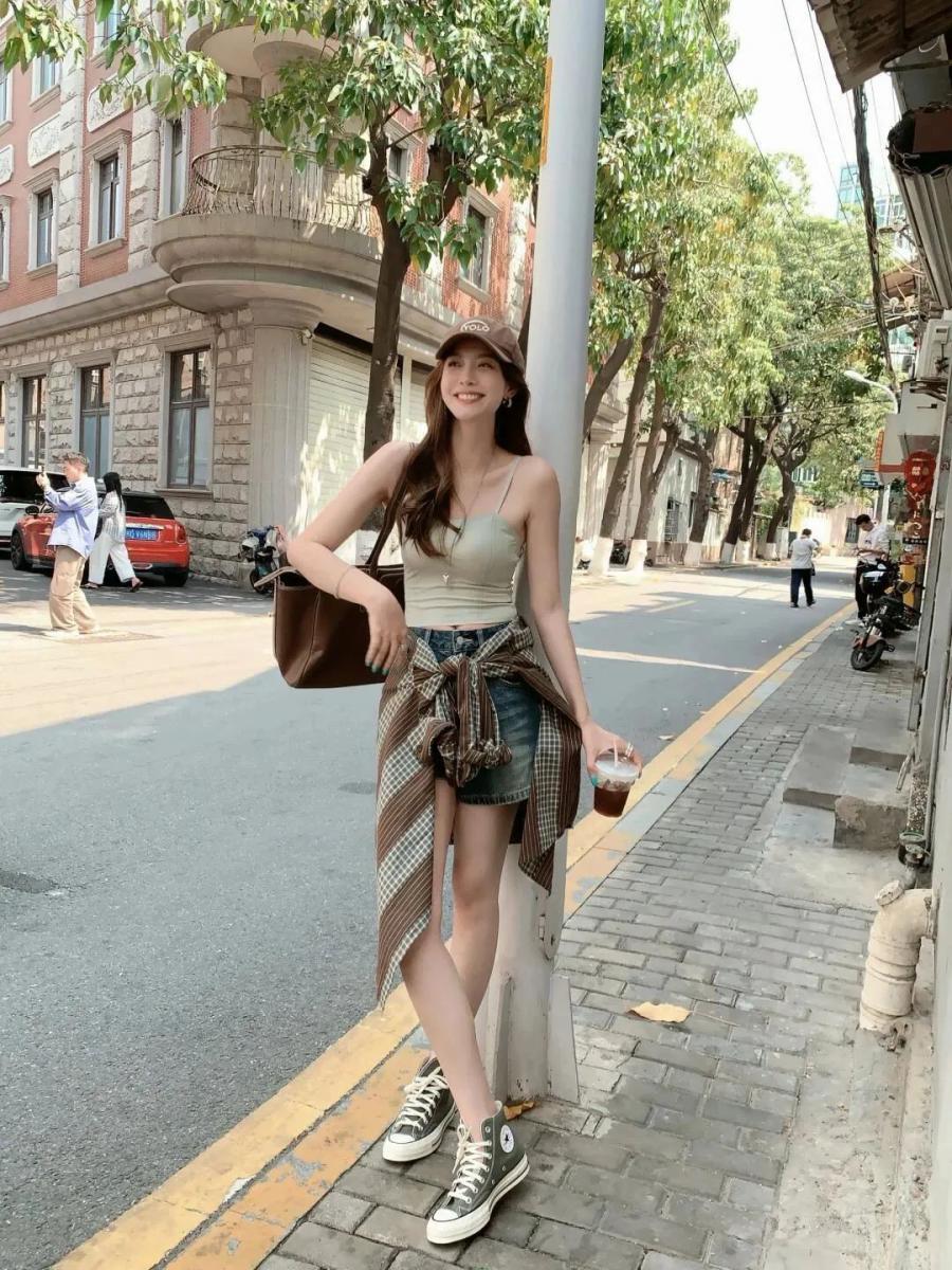 街边拍照姿势学起来,可爱俏皮范儿又上镜!-第5张图片-风享汇 街边拍照姿势学起来,可爱俏皮范儿又上镜!-第5张图片-风享汇