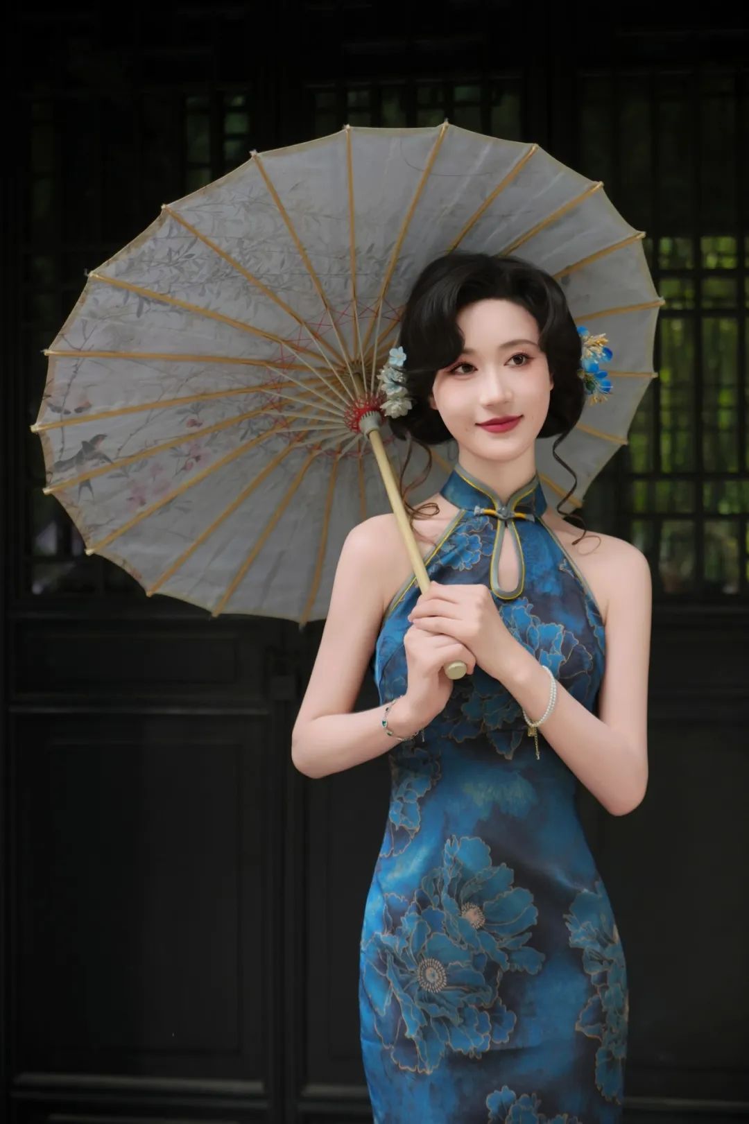 园林穿旗袍拍照,6个姿势古韵与显瘦-第6张图片-风享汇 园林穿旗袍拍照,6个姿势古韵与显瘦-第6张图片-风享汇