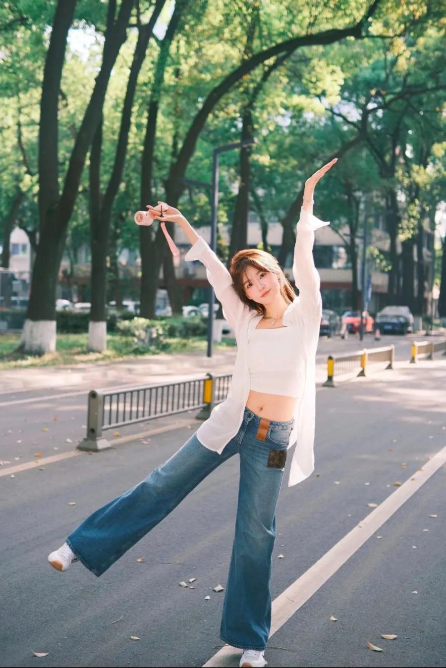 街拍6个实用姿势：轻松拍甜美大片-第2张图片-风享汇