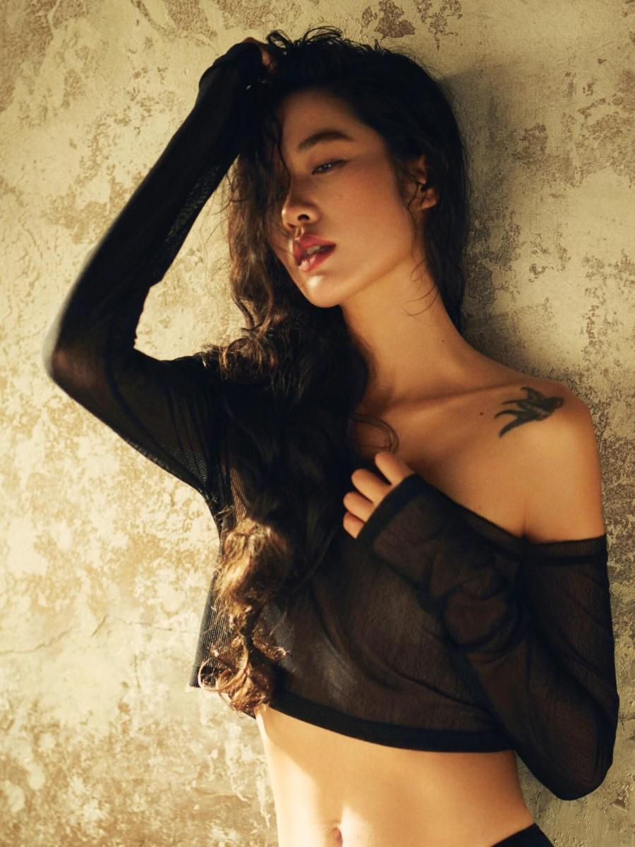 光影氛围感性感美女写真-第1张图片-风享汇
