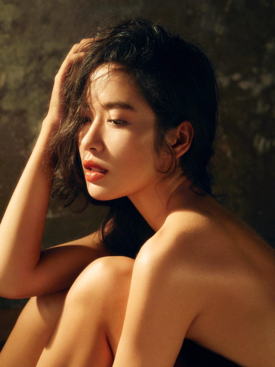 光影氛围感性感美女写真-第10张图片-风享汇